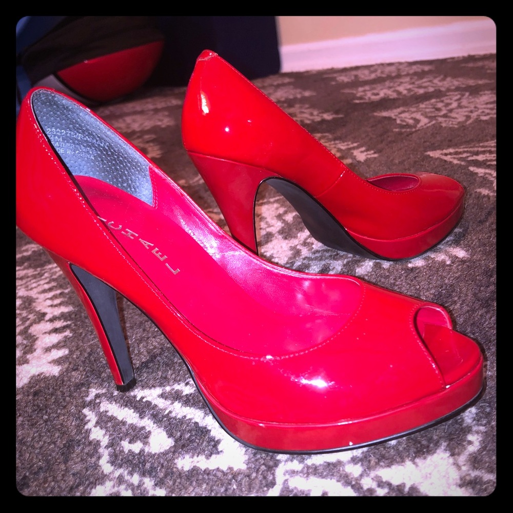 Red patent pep toe platform heels